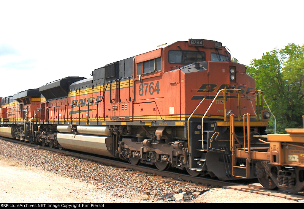 BNSF 8764